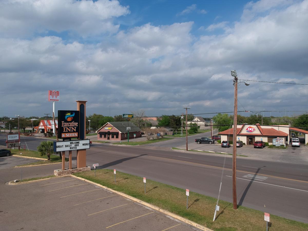 Executive Inn&Suites Beeville Exterior foto