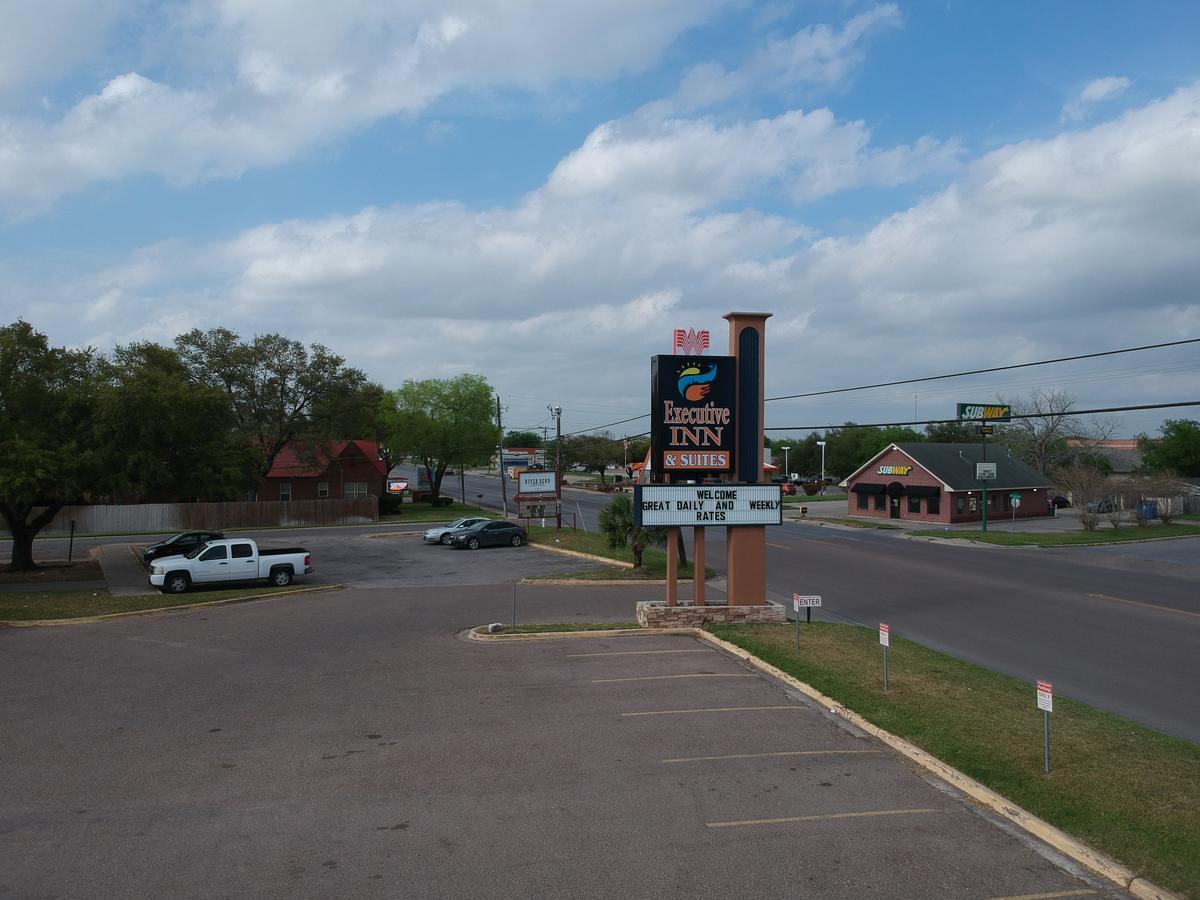 Executive Inn&Suites Beeville Exterior foto